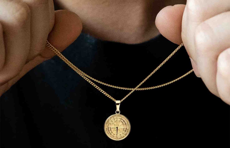 Compass Pendant Necklace Gold Oliver Cabell