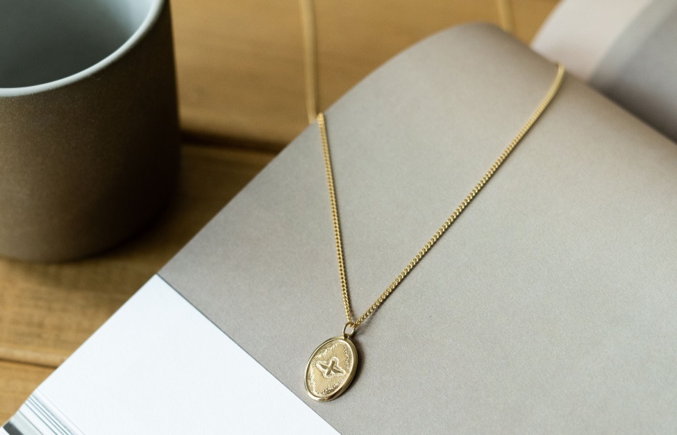 Oliver Cabell Dove Pendant Necklace Gold