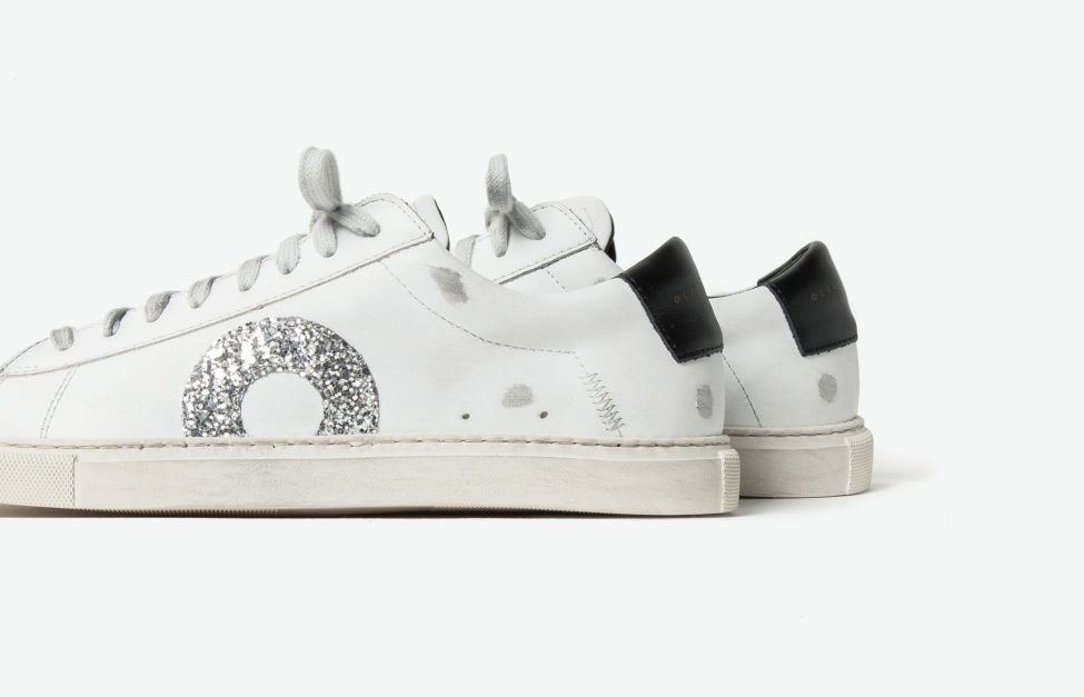 Oliver Cabell Low1 Essential