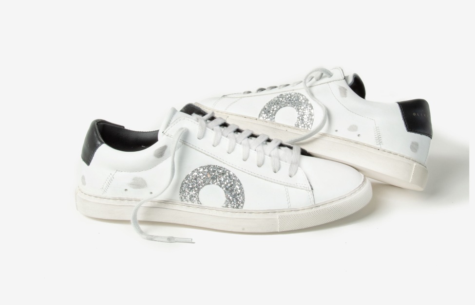 Oliver Cabell Low1 Essential