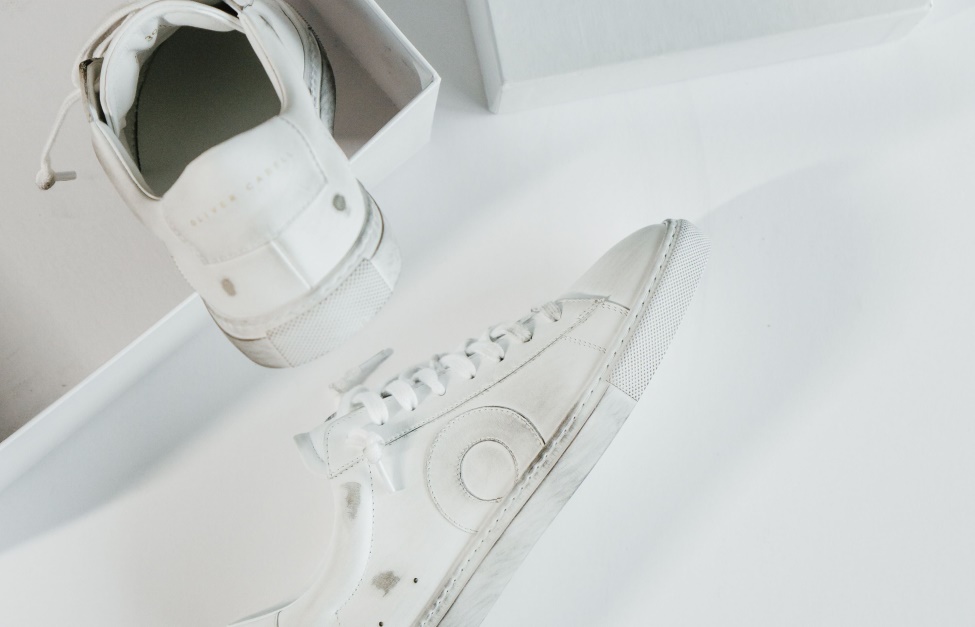 Low1 White Wall Trendy Oliver Cabell