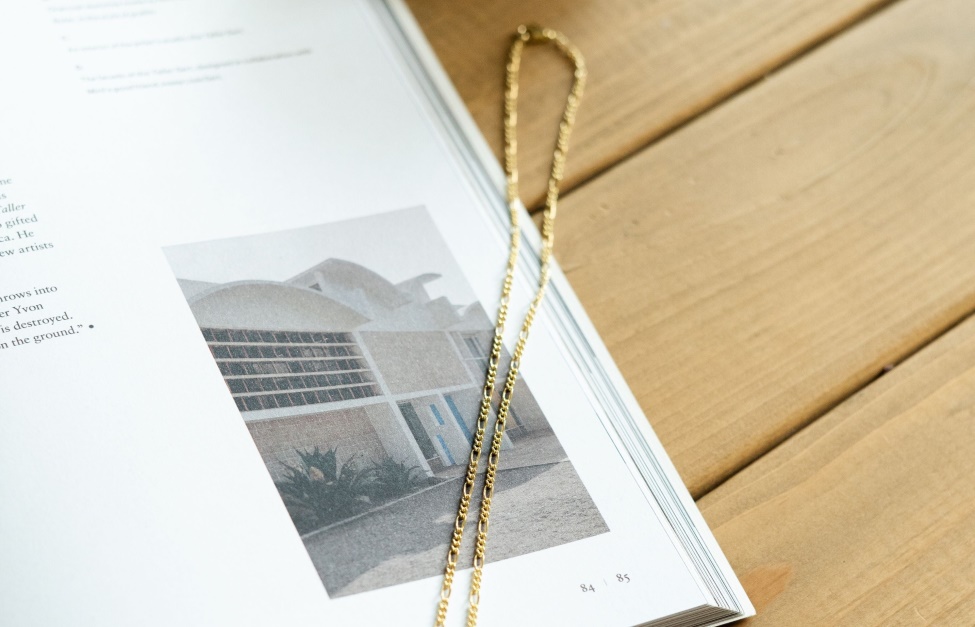 Oliver Cabell 3MM Figaro Chain Gold Trendy